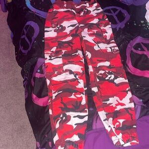 Hello, today i have black red and white cargos !!